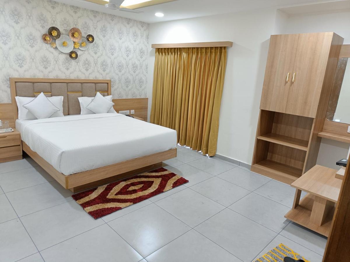 Hotel Lotus Ānand Εξωτερικό φωτογραφία