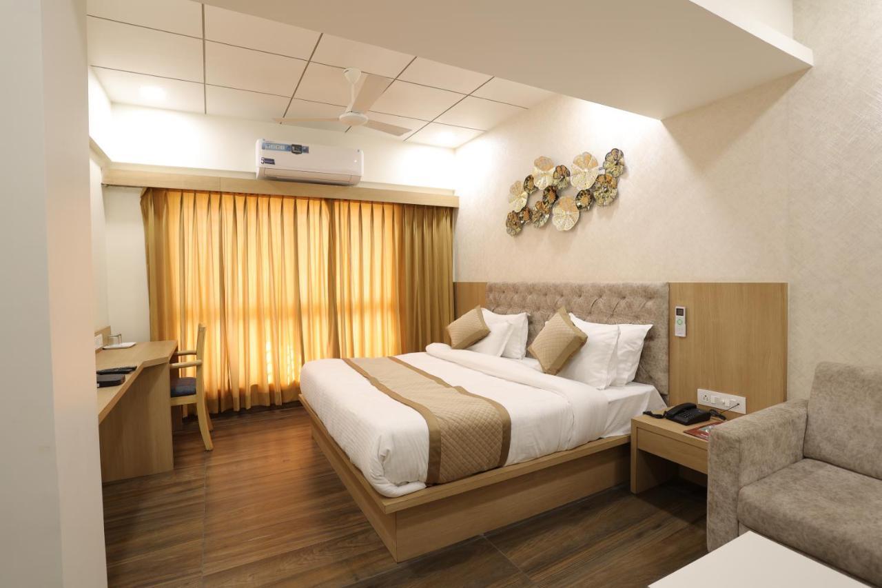 Hotel Lotus Ānand Εξωτερικό φωτογραφία