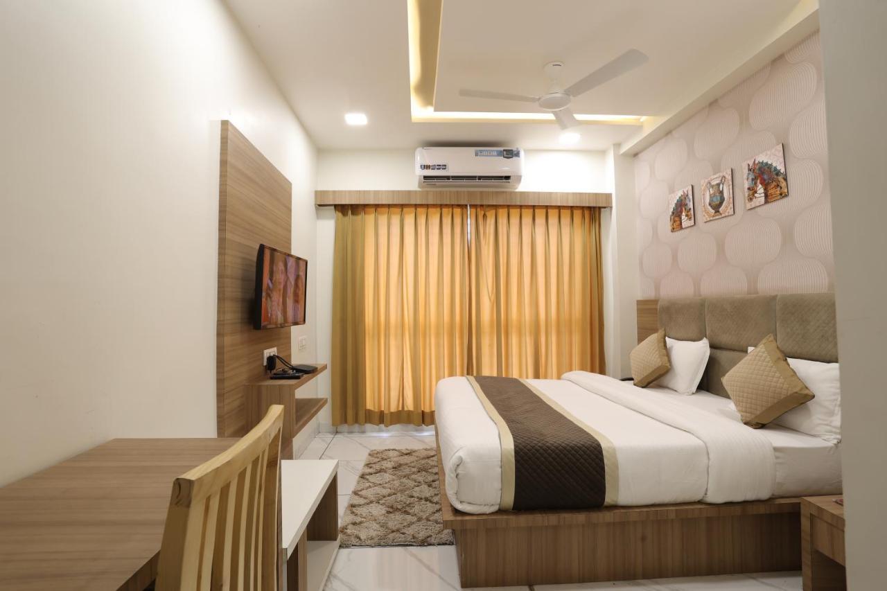 Hotel Lotus Ānand Εξωτερικό φωτογραφία