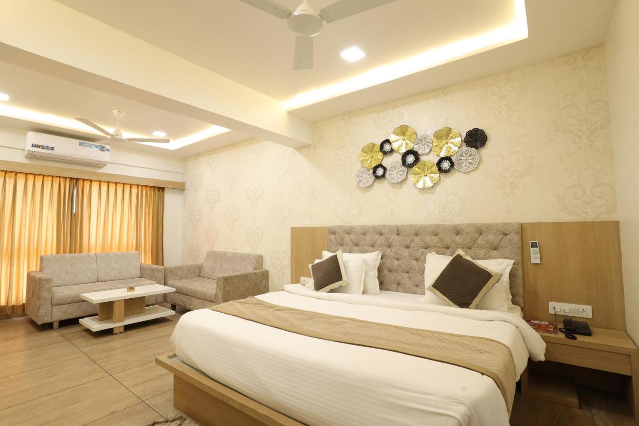 Hotel Lotus Ānand Εξωτερικό φωτογραφία