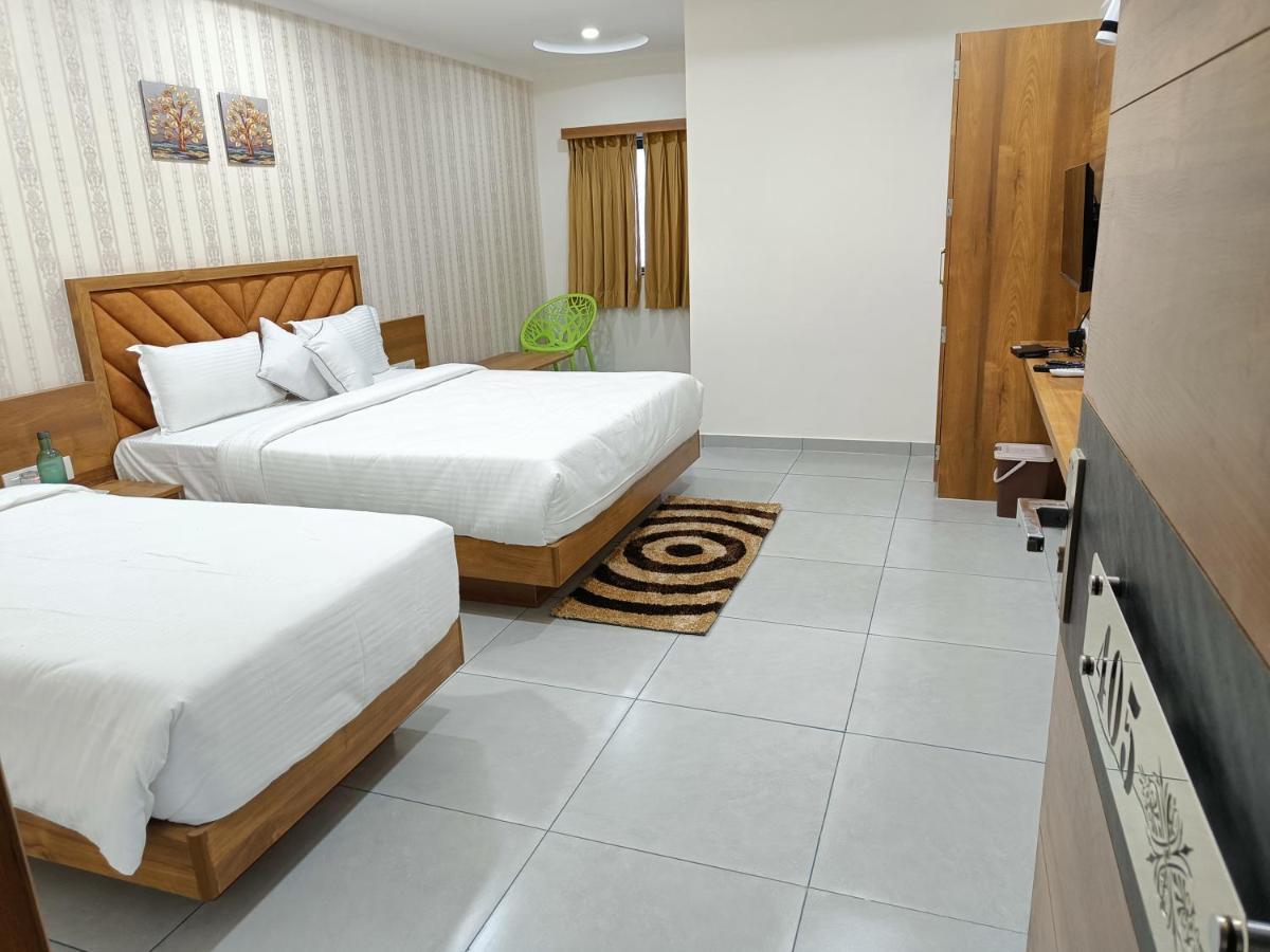 Hotel Lotus Ānand Εξωτερικό φωτογραφία