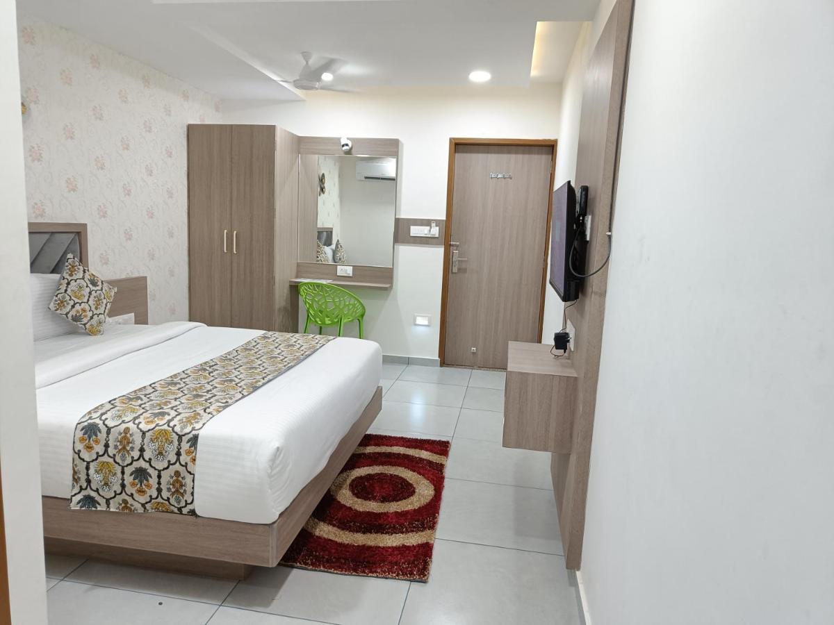 Hotel Lotus Ānand Εξωτερικό φωτογραφία