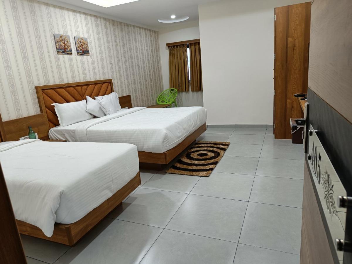 Hotel Lotus Ānand Εξωτερικό φωτογραφία