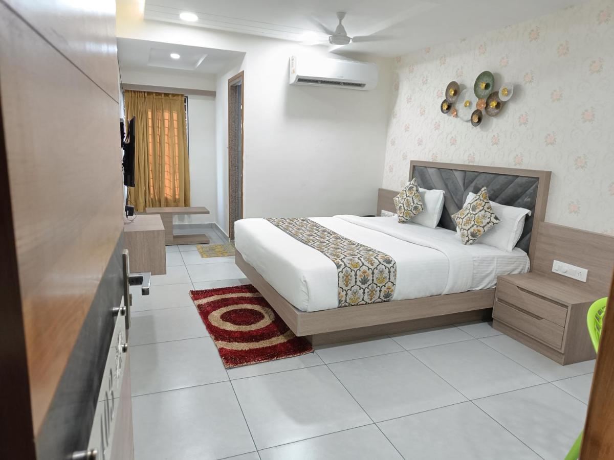 Hotel Lotus Ānand Εξωτερικό φωτογραφία