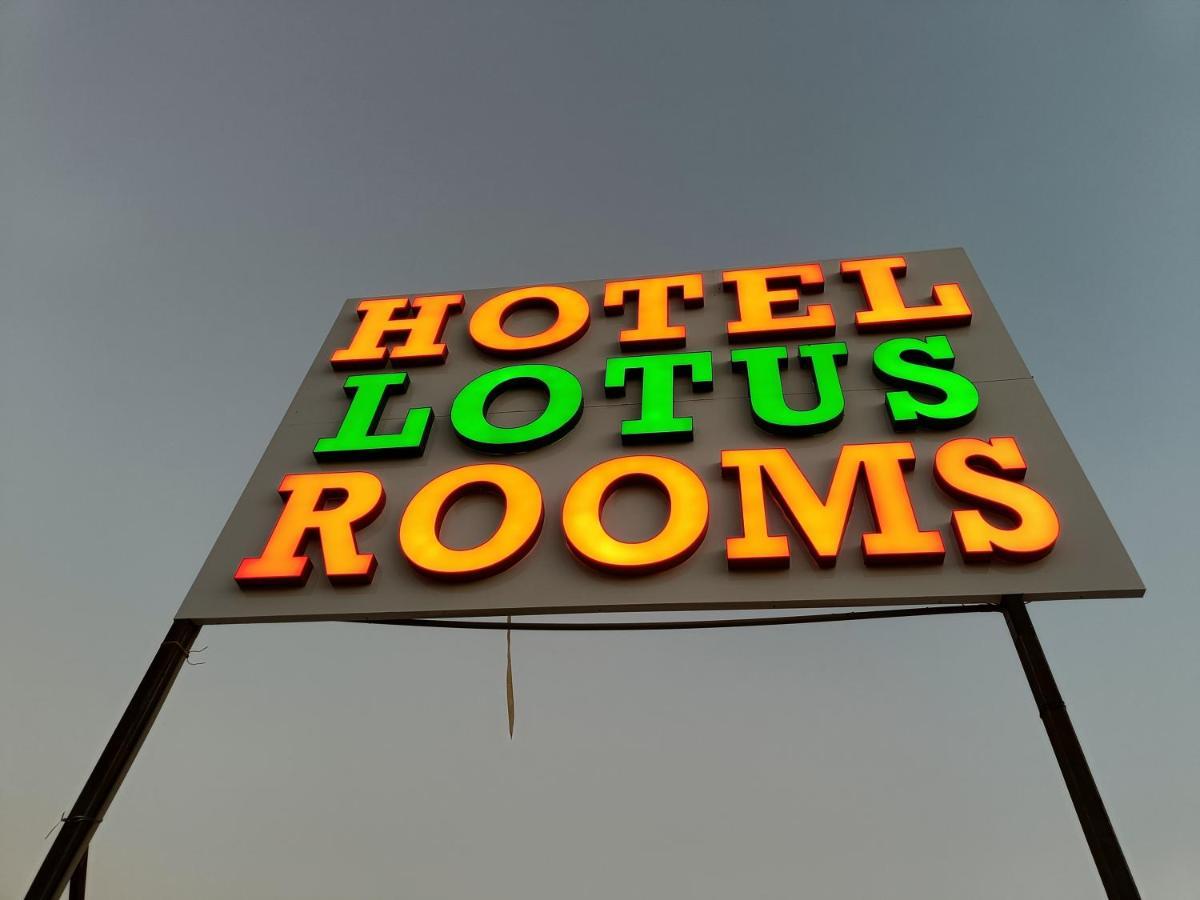 Hotel Lotus Ānand Εξωτερικό φωτογραφία